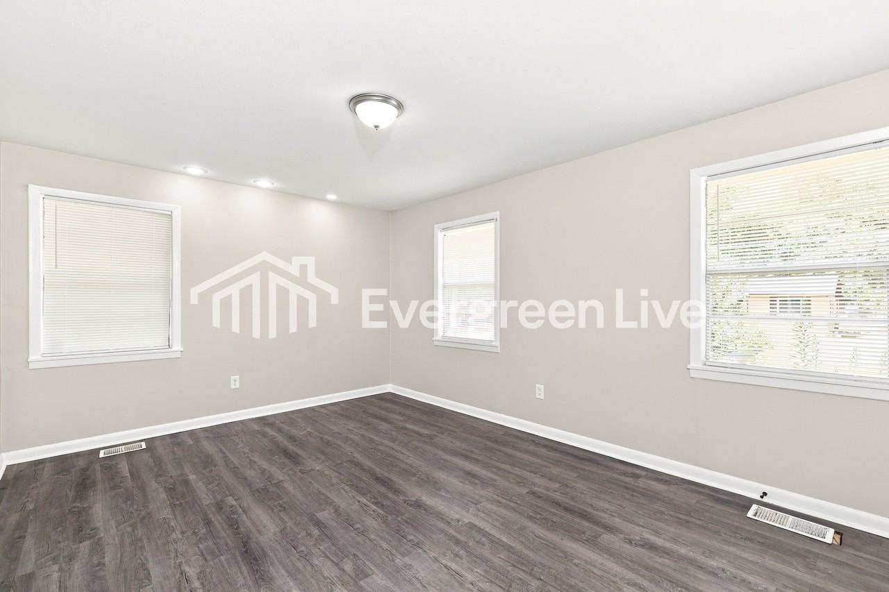4582 Kirkley Dr - Photo 5 of 15