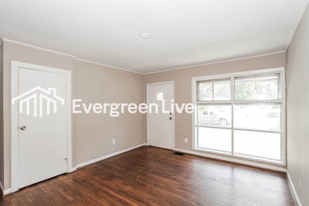 1263 Murat Ct - Photo 3 of 15