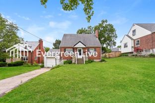 5569 Raceview Ave - Photo 1 of 1