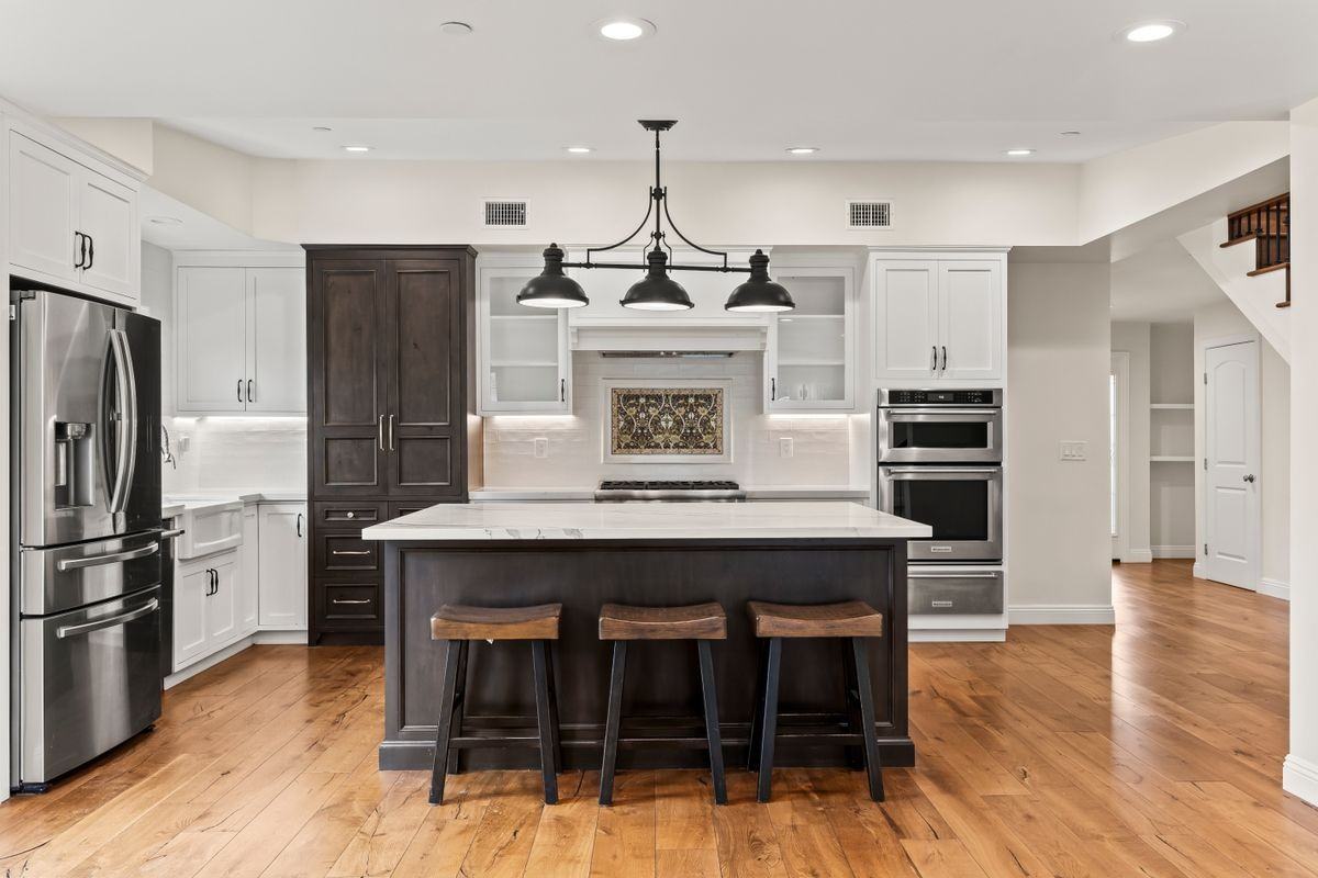 1096 Canyon View Dr - Photo 3 of 30