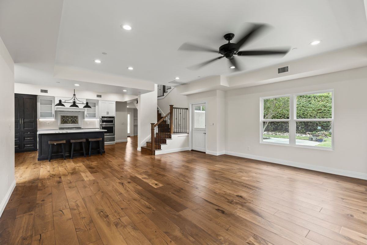 1096 Canyon View Dr - Photo 4 of 30
