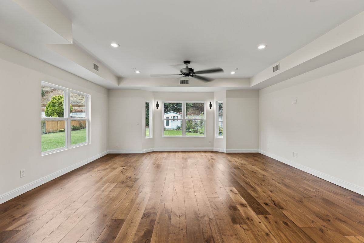 1096 Canyon View Dr - Photo 5 of 30