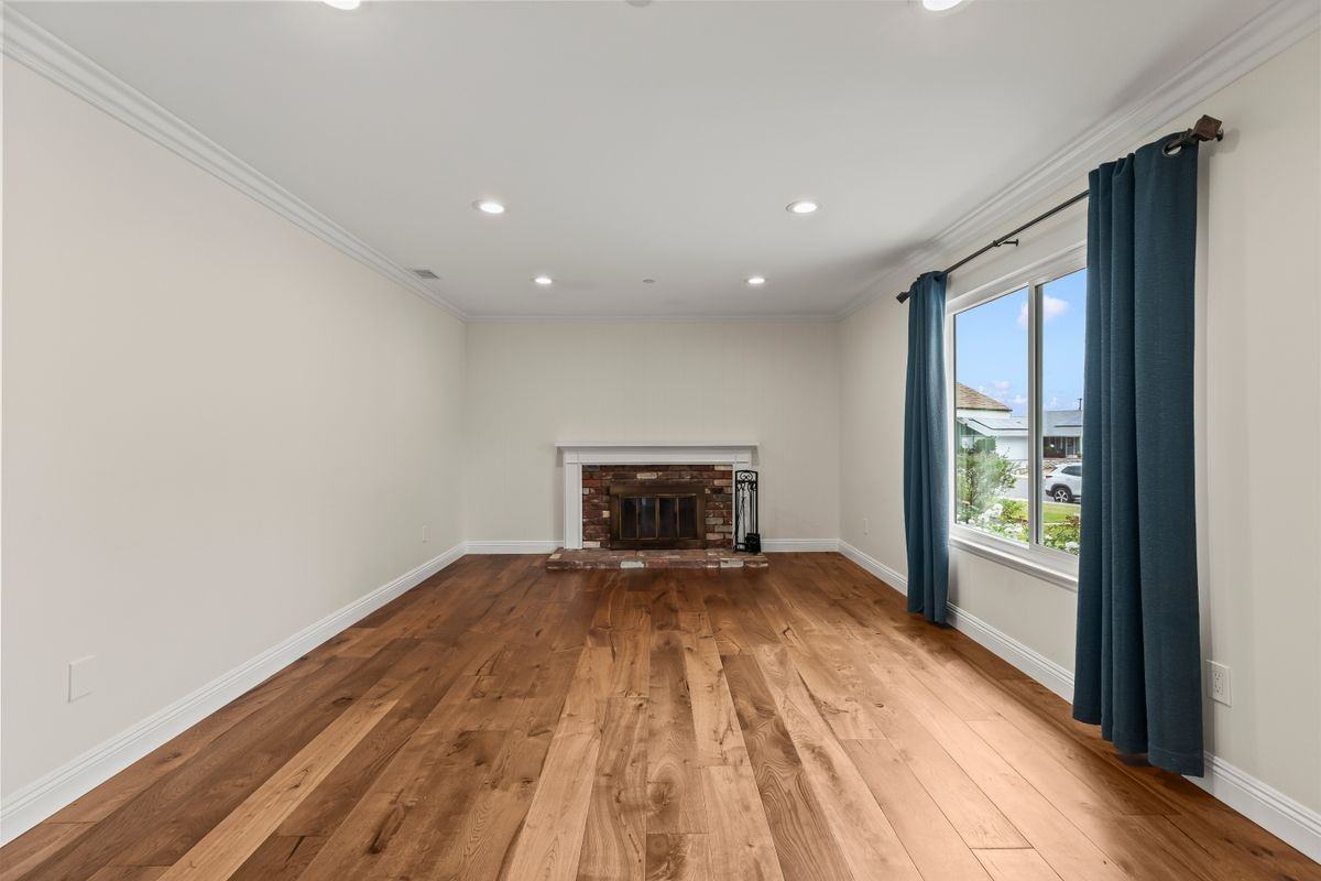 1096 Canyon View Dr - Photo 6 of 30