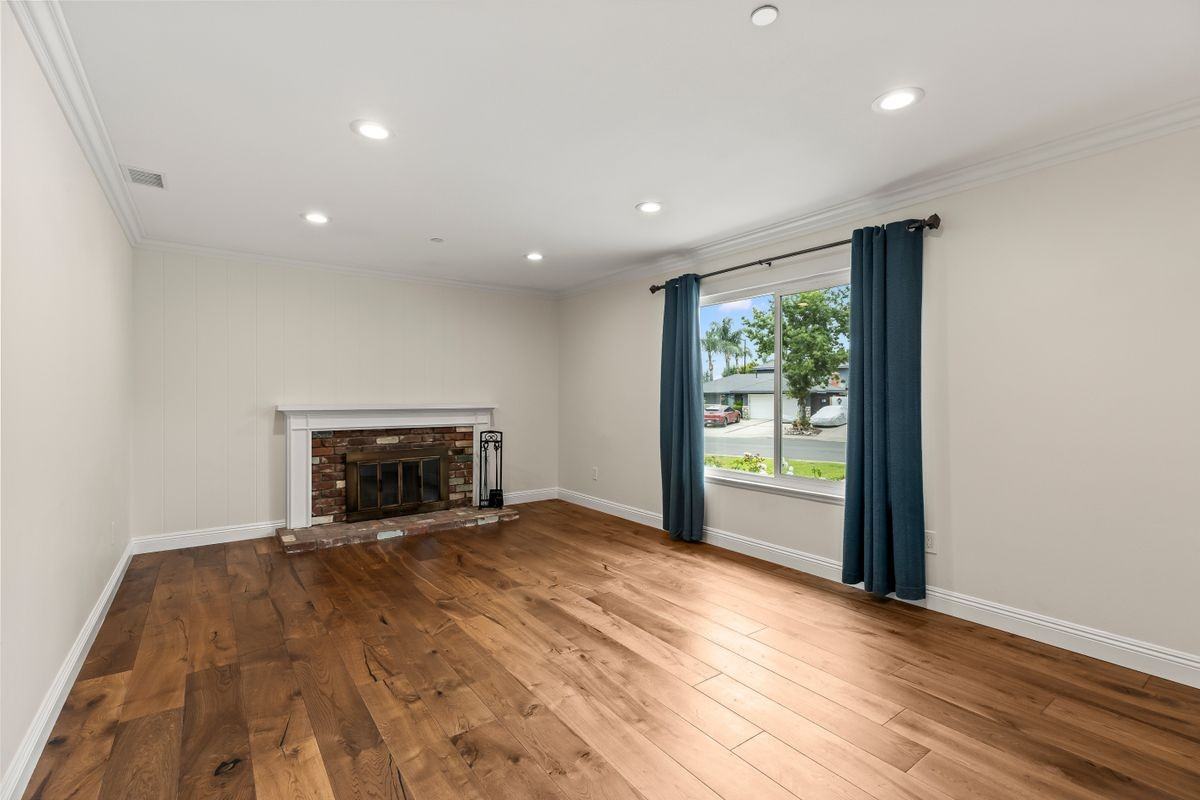 1096 Canyon View Dr - Photo 7 of 30
