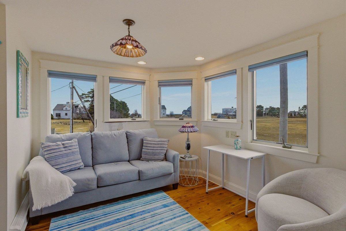 130 Harbor Rd - Photo 7 of 37