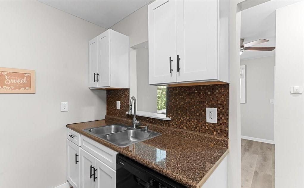2164 Monroe Ave - Photo 4 of 9