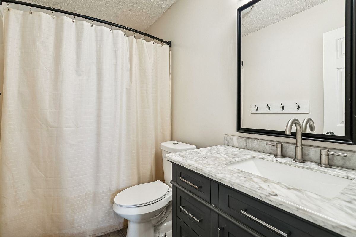 3001 Meadow Lake Dr E - Photo 6 of 15
