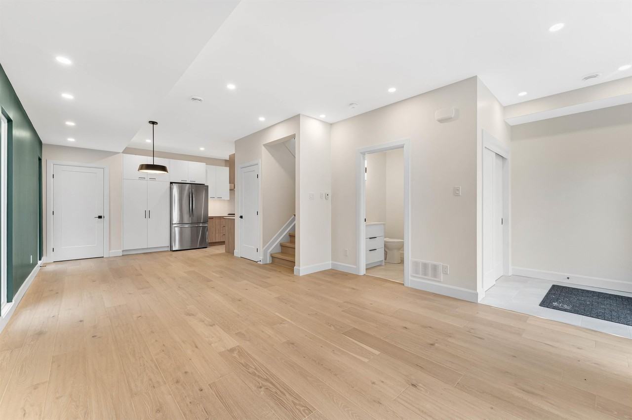 847 Woodroffe Avenue - Photo 5 of 22