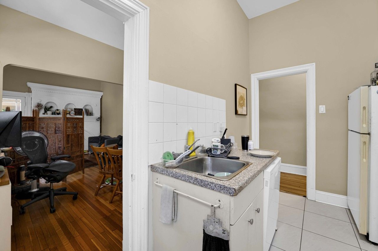 290-292 Daly Avenue - Photo 4 of 12