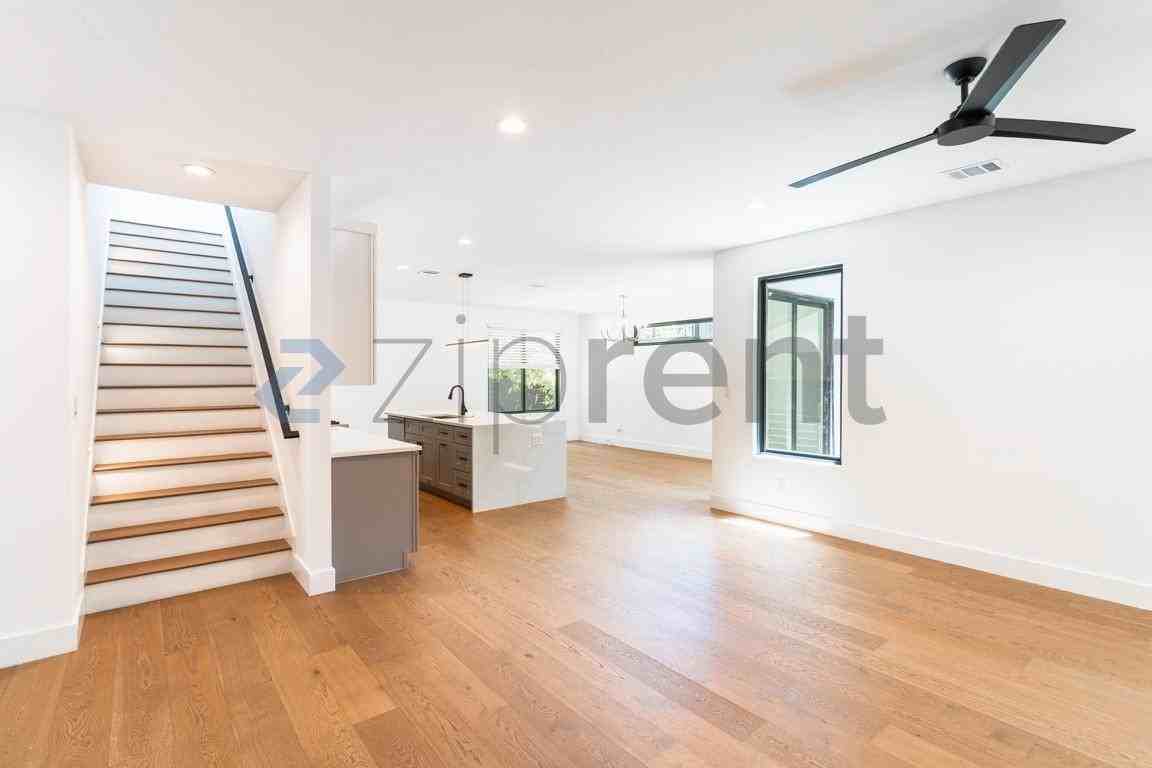 3705 Wilson St - Photo 5 of 14
