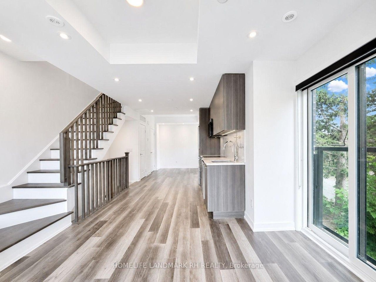 268 Finch Avenue East #20 - Photo 3 of 16