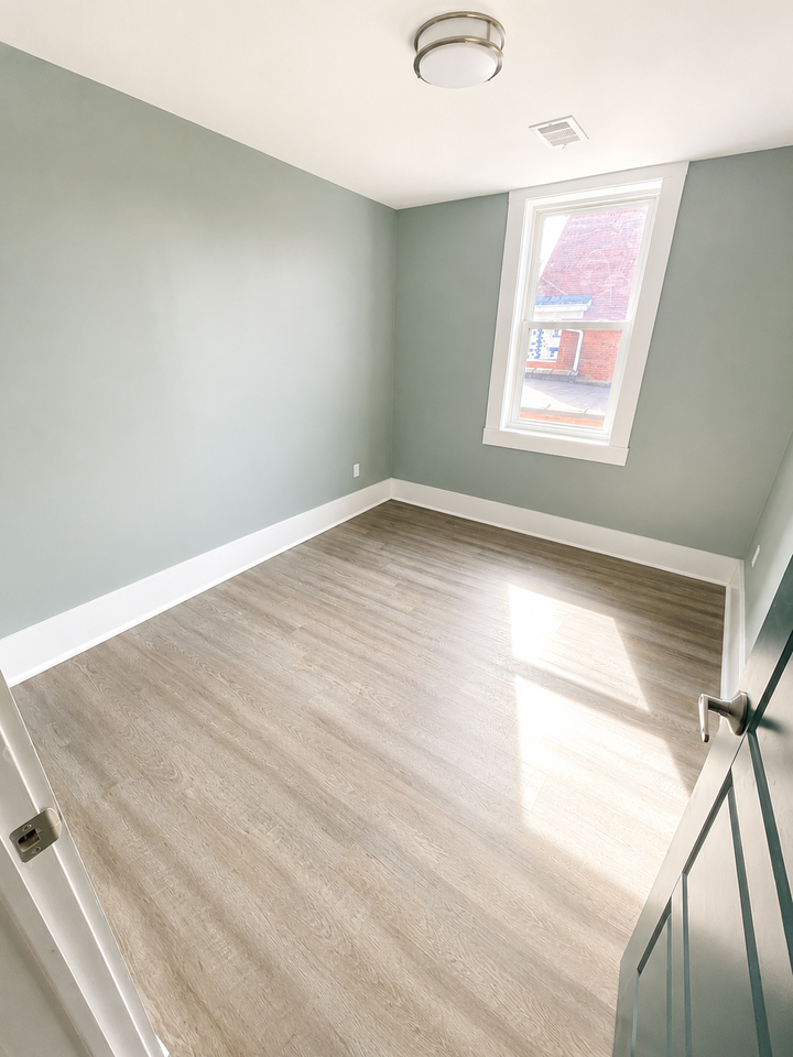 1656 Broadway Avenue #201 - Photo 4 of 7