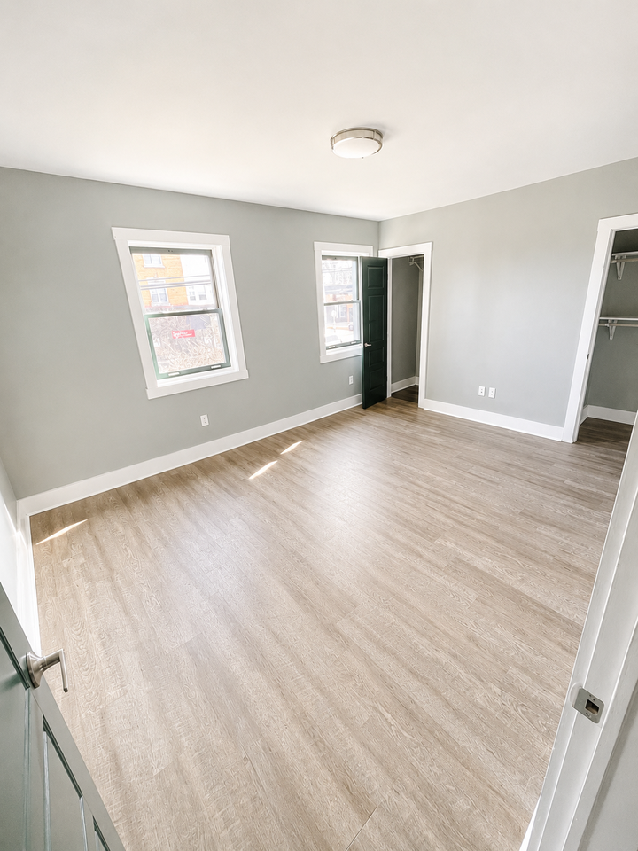 1656 Broadway Avenue #201 - Photo 5 of 7