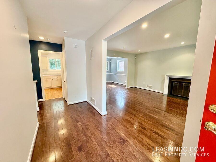 4439 Springdale St Nw - Photo 3 of 32
