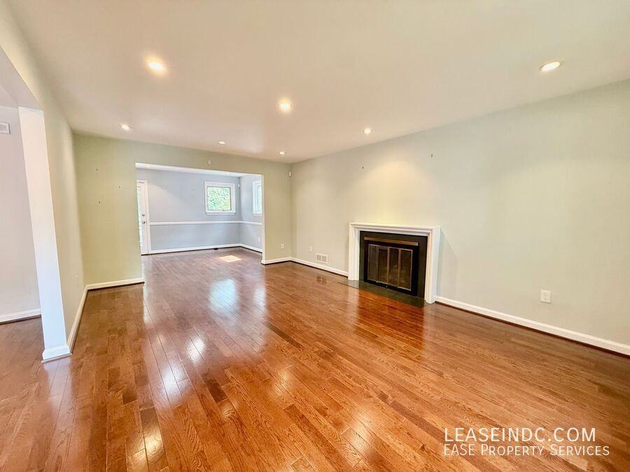 4439 Springdale St Nw - Photo 5 of 32