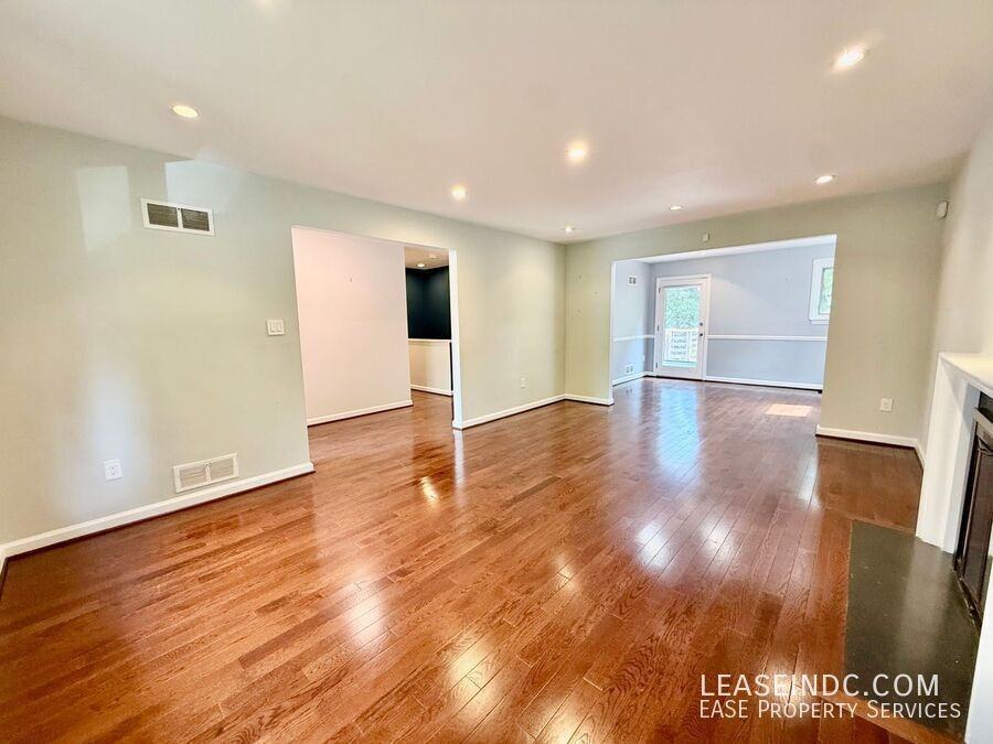 4439 Springdale St Nw - Photo 6 of 32