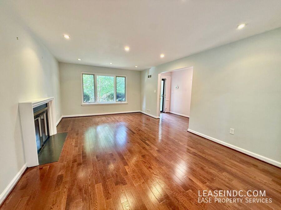 4439 Springdale St Nw - Photo 7 of 32