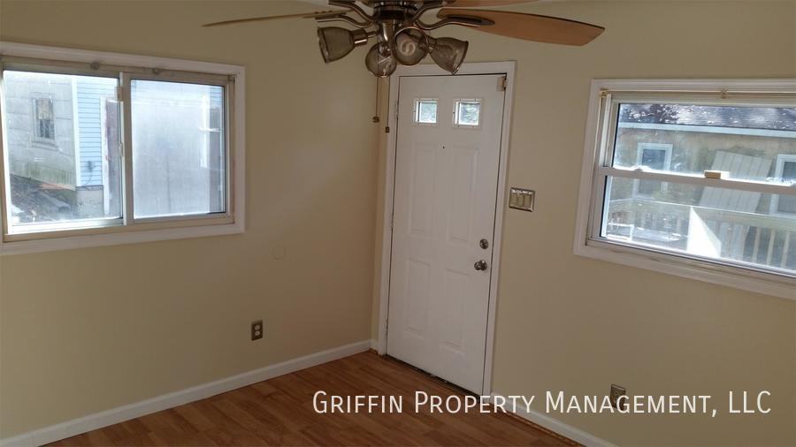 8402 Sleepy Hollow Rd - Photo 4 of 13
