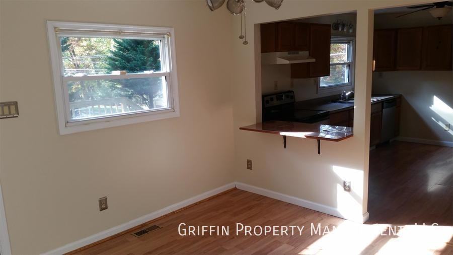 8402 Sleepy Hollow Rd - Photo 5 of 13