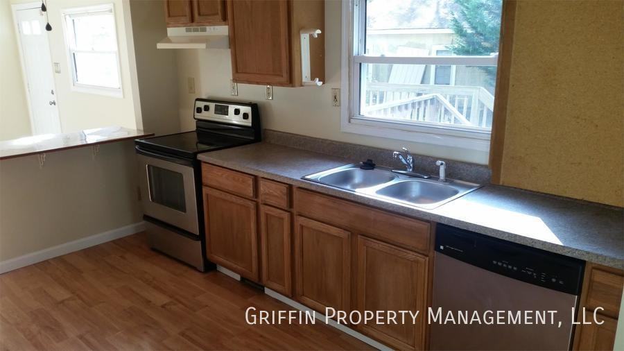 8402 Sleepy Hollow Rd - Photo 6 of 13