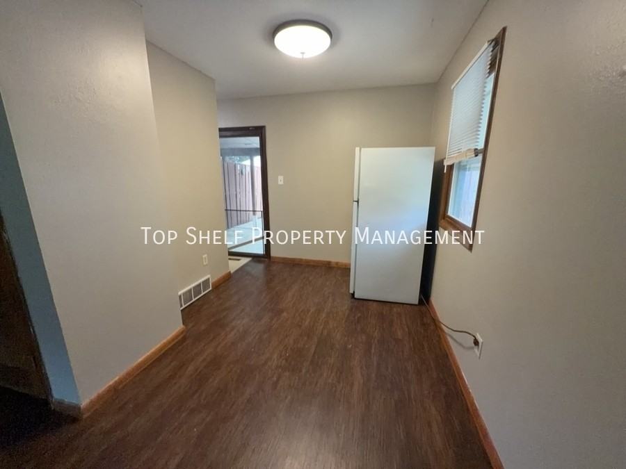 502 Hart Ave - Photo 4 of 11