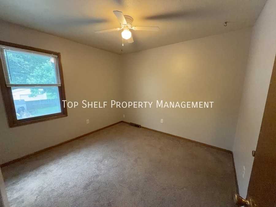 502 Hart Ave - Photo 5 of 11