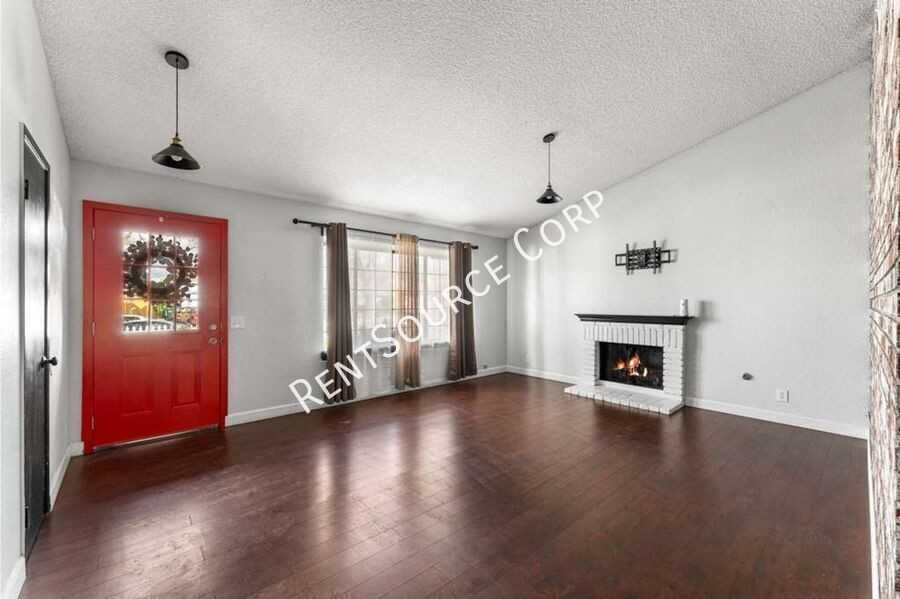 37925 Maureen St - Photo 6 of 26
