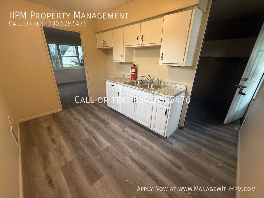 1923 Bollinger Ave Ne - Photo 2 of 10
