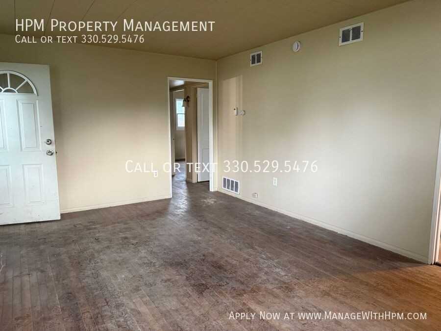 1923 Bollinger Ave Ne - Photo 3 of 10