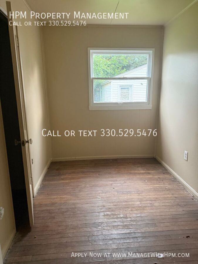 1923 Bollinger Ave Ne - Photo 4 of 10