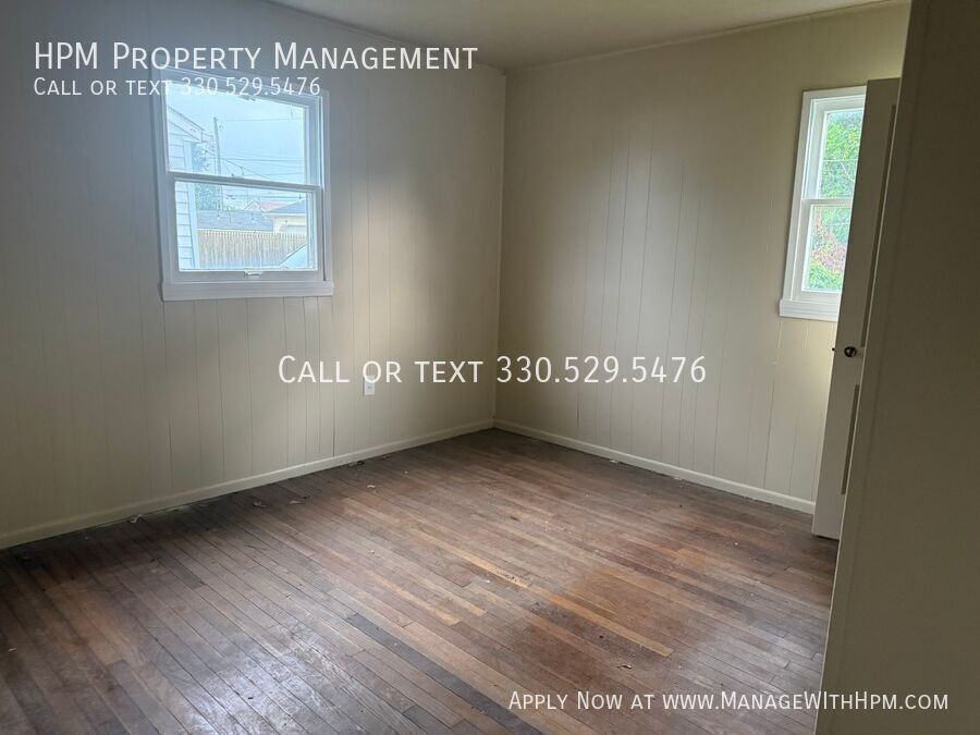 1923 Bollinger Ave Ne - Photo 5 of 10