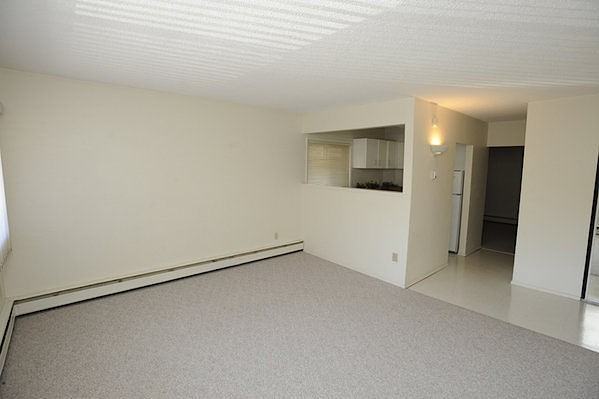 1712 10 Street S.W. - Photo 4 of 8