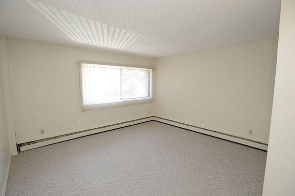 1712 10 Street S.W. - Photo 5 of 8