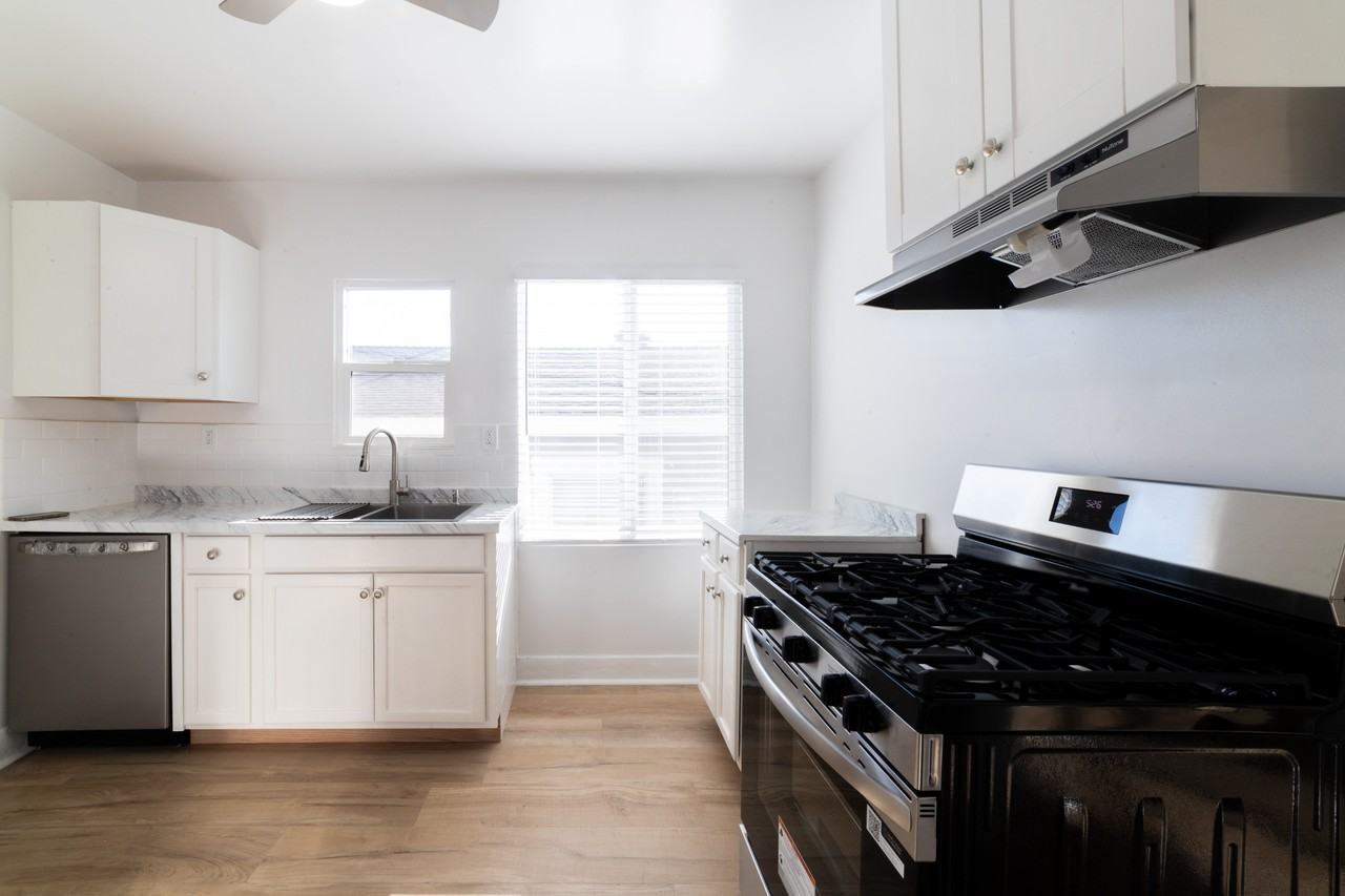 1610 Kearney St - Photo 5 of 22
