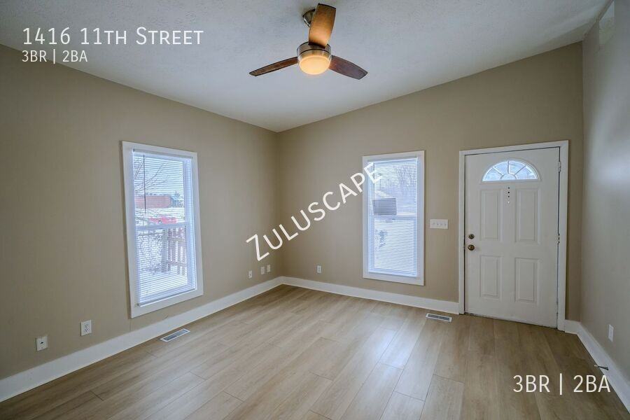 1416 W 11th St - Photo 2 of 13