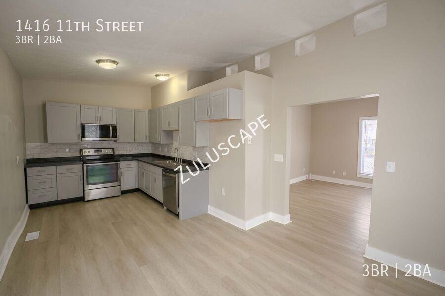 1416 W 11th St - Photo 3 of 13