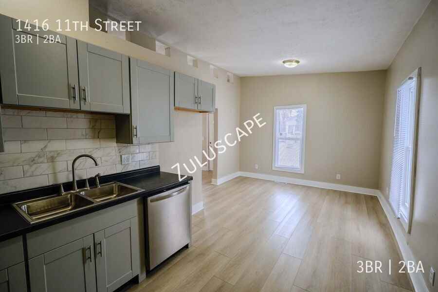 1416 W 11th St - Photo 4 of 13