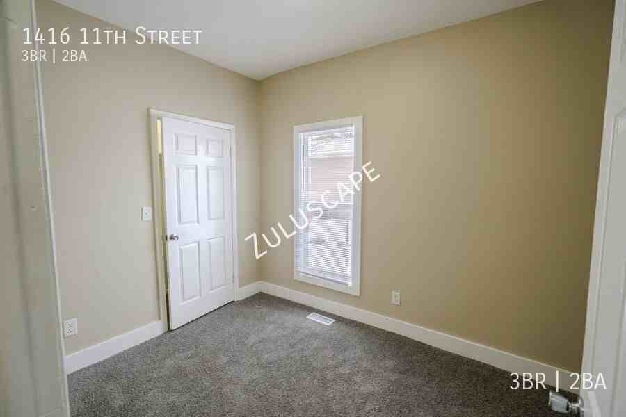 1416 W 11th St - Photo 5 of 13