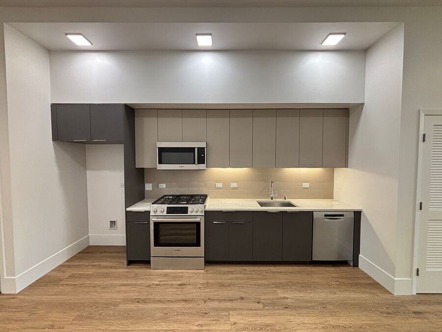 1549 32nd St #106 - Photo 4 of 25
