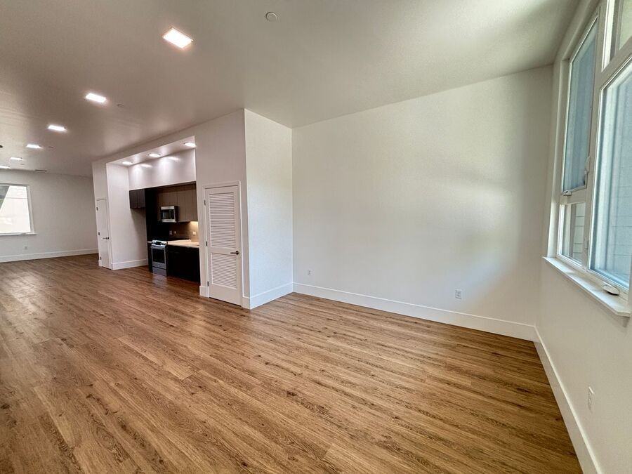 1549 32nd St #106 - Photo 5 of 25