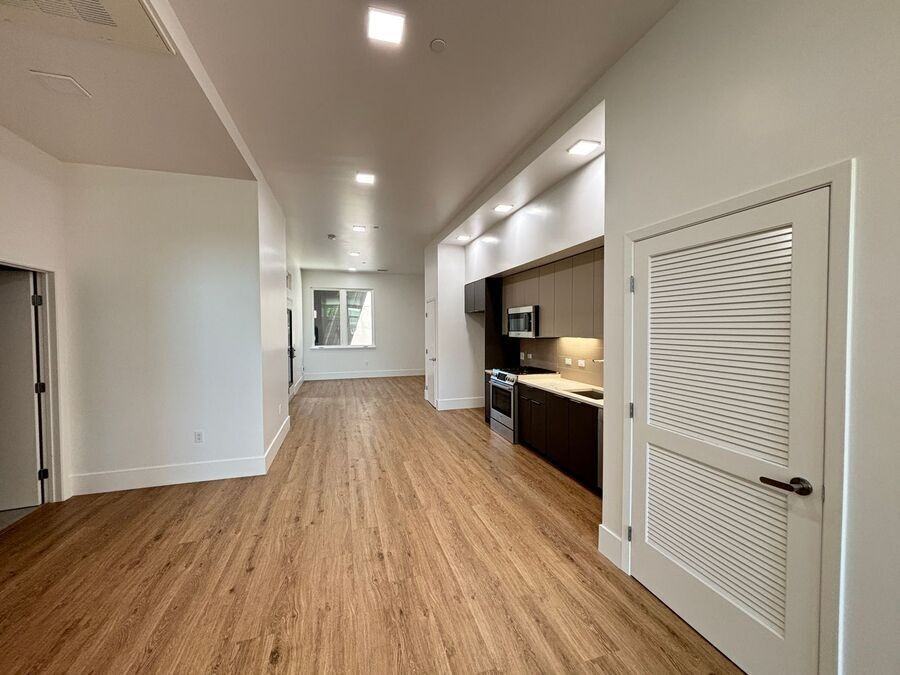1549 32nd St #106 - Photo 6 of 25