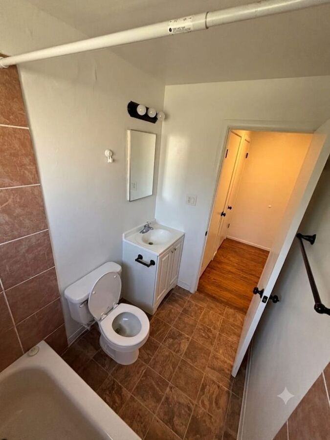 414 Staten Ave #2E - Photo 7 of 10