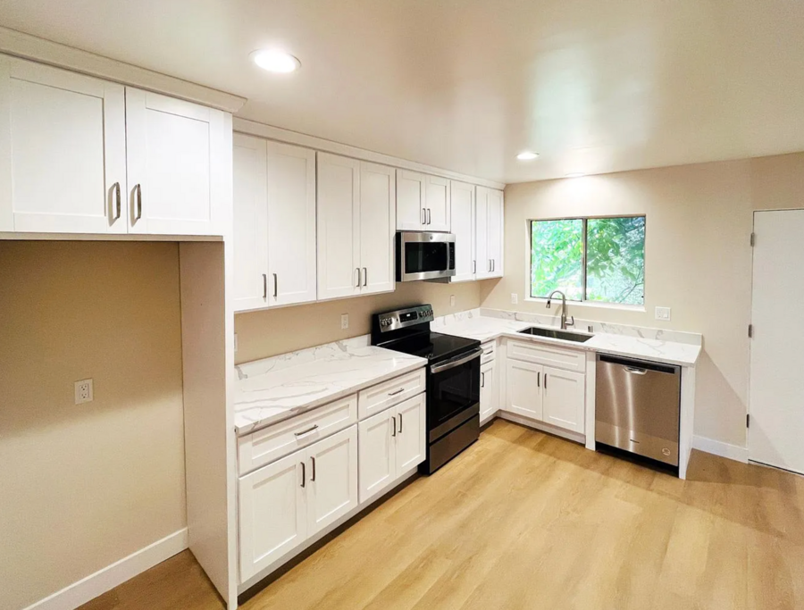 2422 Mckinley Ave #F - Photo 3 of 12