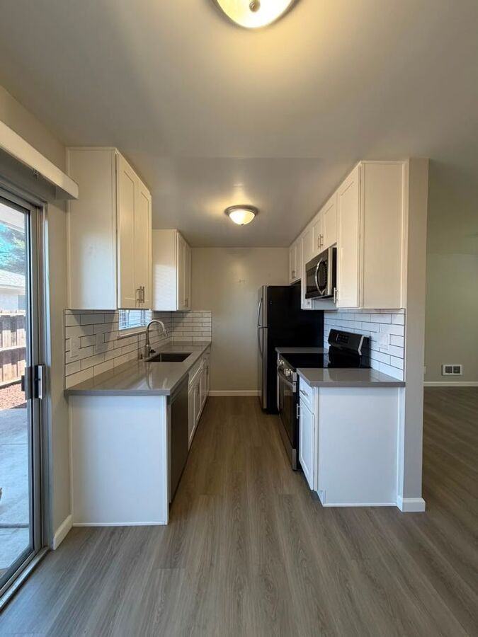 300 Warren Ave #02 - Photo 2 of 34