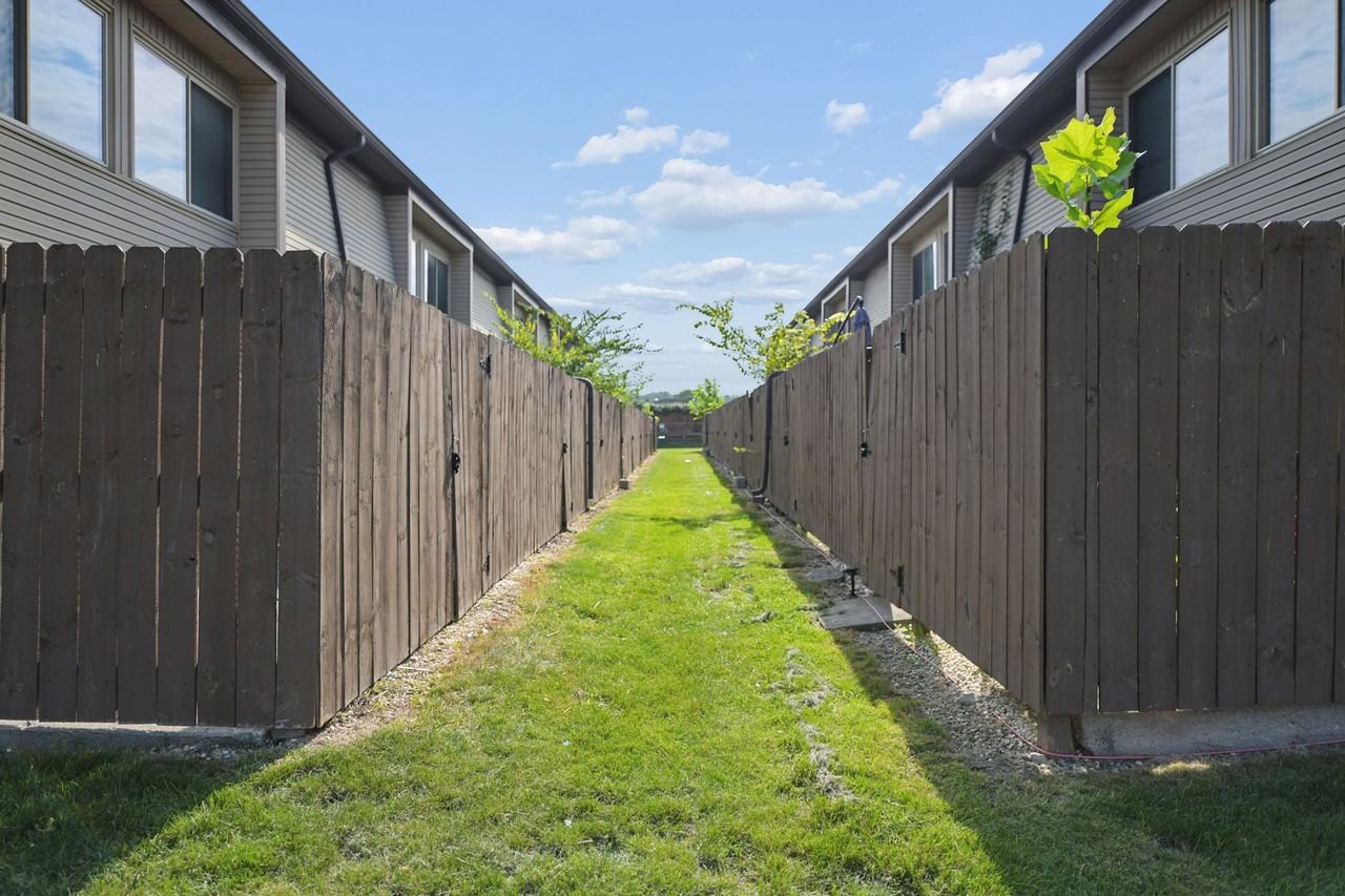 Rocky Creek Townhouse Apartments - Photo 6 of 8