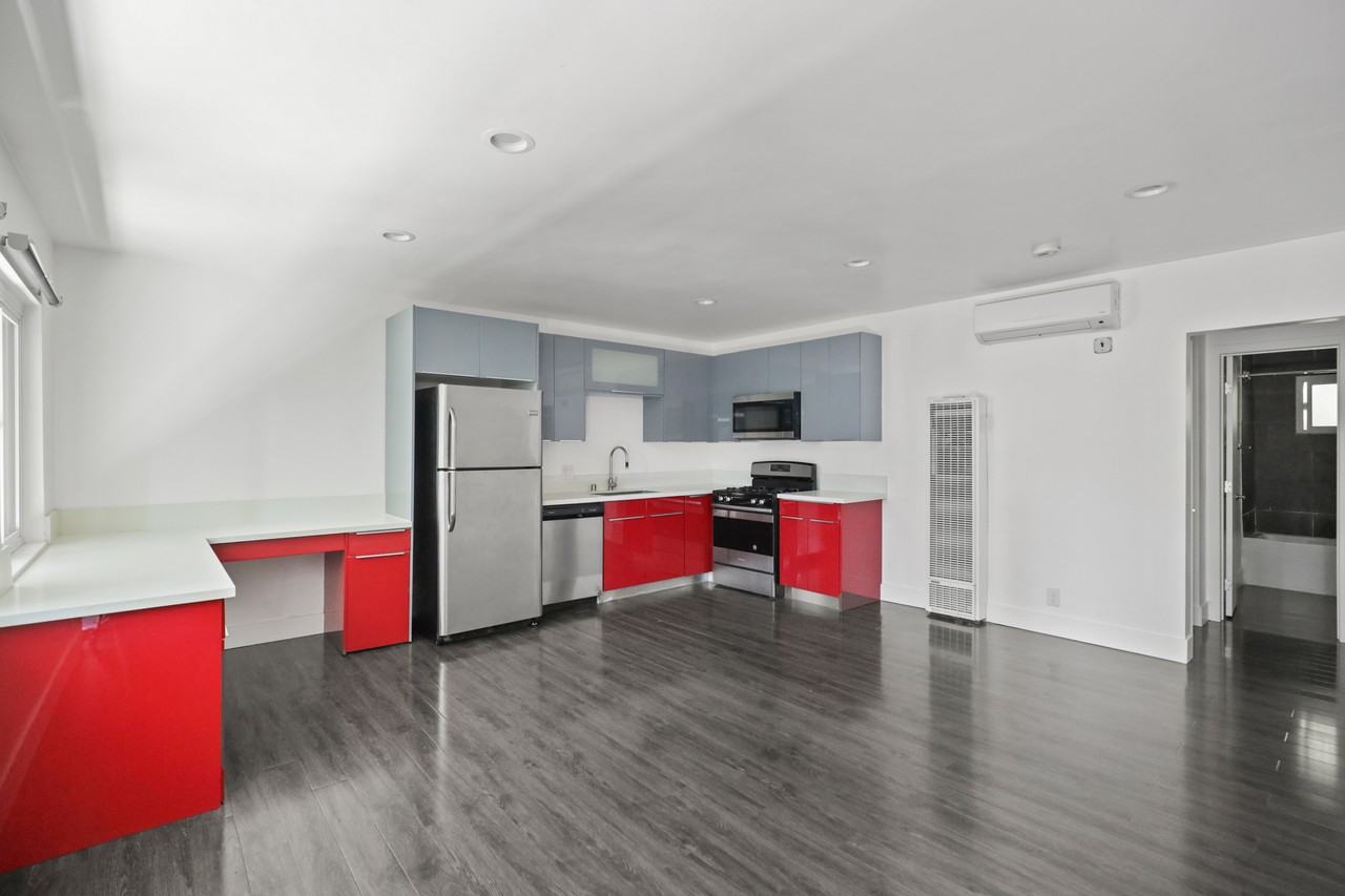 1321 W 36th Pl #5 - Photo 3 of 22
