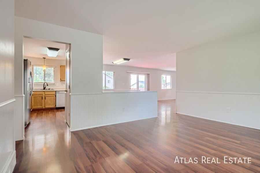 4717 W B St - Photo 2 of 16