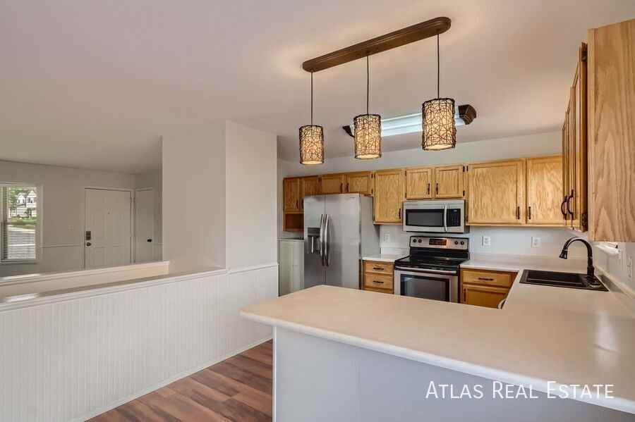 4717 W B St - Photo 3 of 16