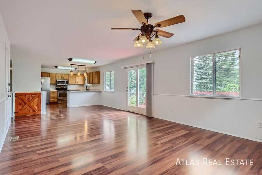 4717 W B St - Photo 4 of 16