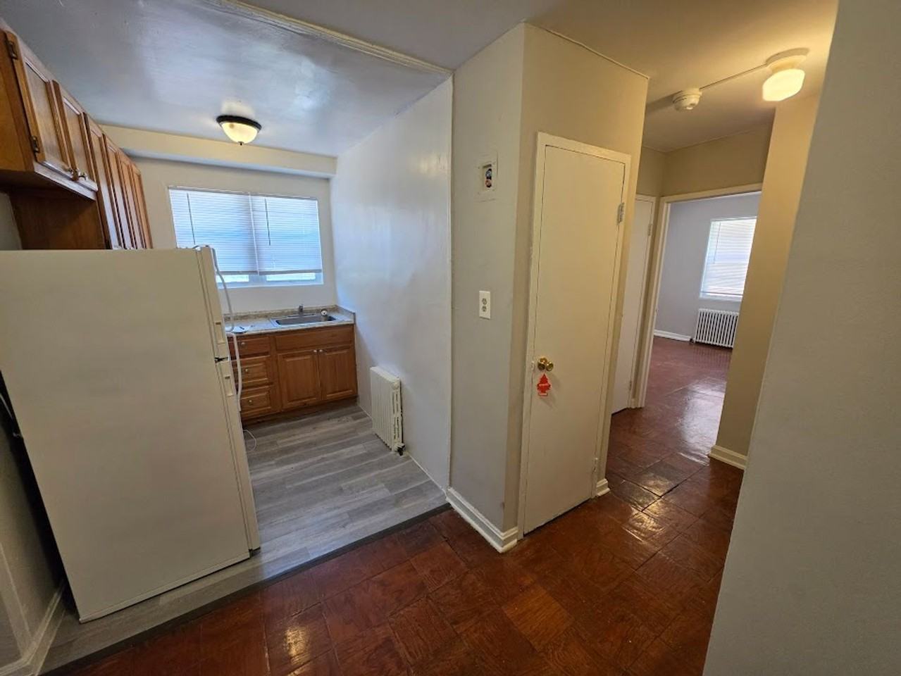 208 KENILWORTH AVE NE - Photo 3 of 7
